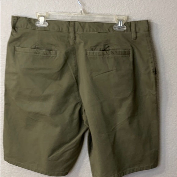 CANYON GUIDE OUTFITTERS short flat front olive green size 36 - Picture 5 of 6